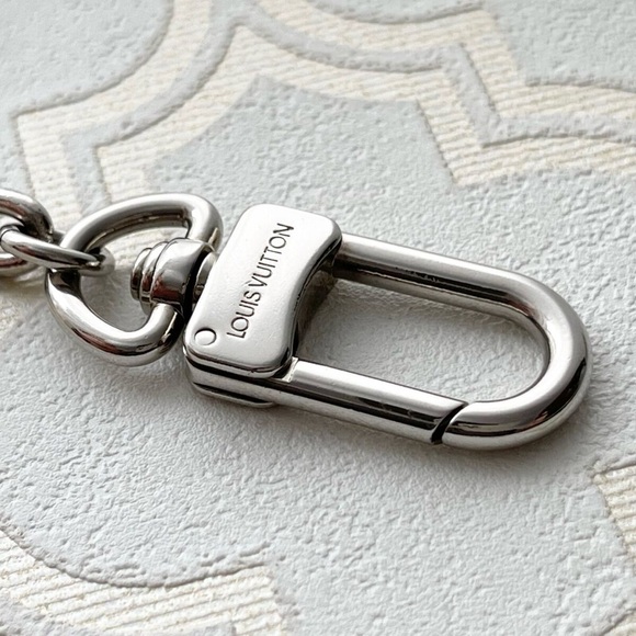 Authentic Louis Vuitton Ogive money Clip on chain - Picture 4 of 6